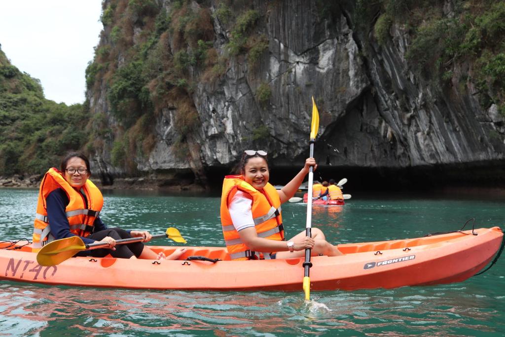 Zenna Villa Ha long room 5